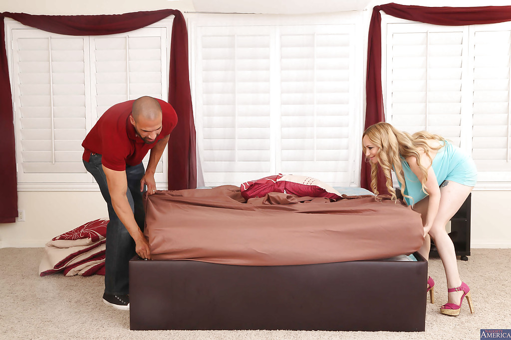 Влюбленные устроили интимные шалости 1 фото