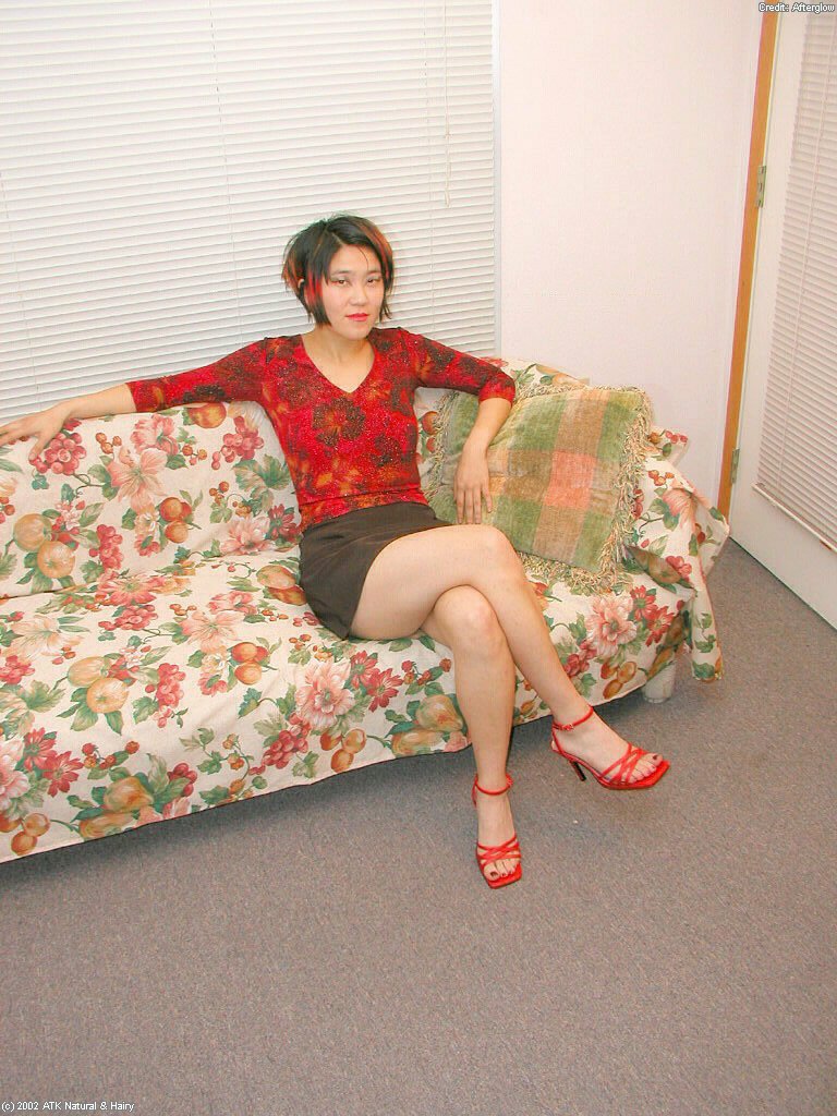 Азиатка сняла с себя нижнее белье 1 фото