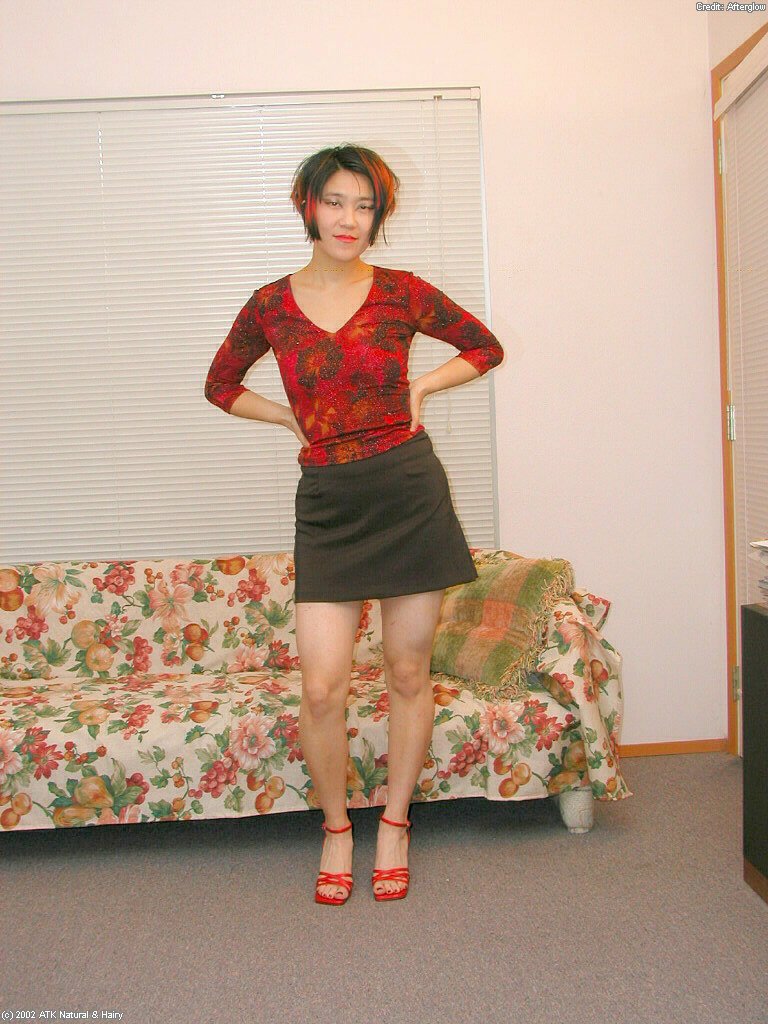 Азиатка сняла с себя нижнее белье 2 фото