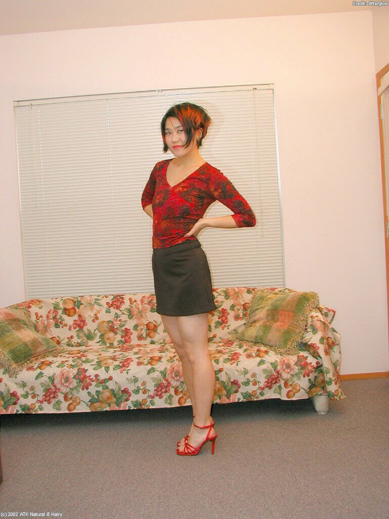 Азиатка сняла с себя нижнее белье 3 фото