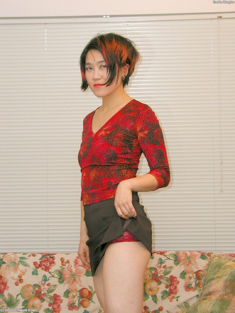 Азиатка сняла с себя нижнее белье 4 фото