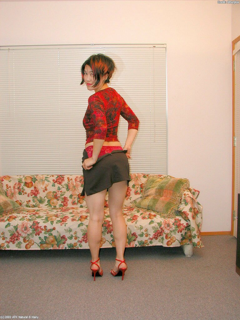 Азиатка сняла с себя нижнее белье 5 фото