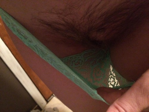 Развратницы расставили ноги и светят небритыми письками 2 фото